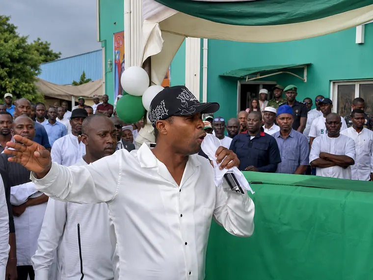 At the vehicle-presentation venue with workers and beneficiaries.