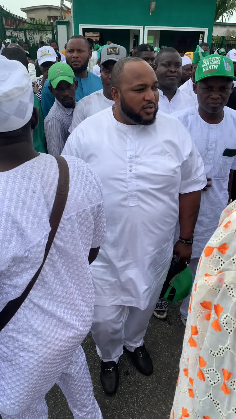NURTW staff gathered at the vehicle-presentation venue.