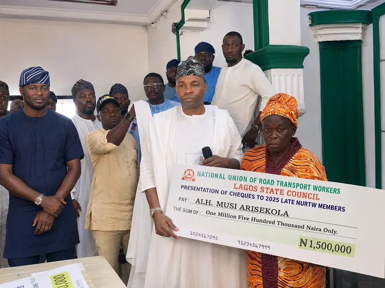 Presenting welfare support to a bereaved family.
